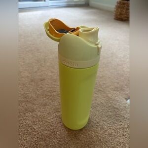 Owala Yellow Water Bottle 24oz
